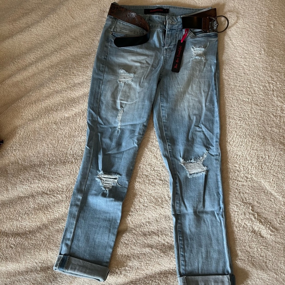 Light Wash Ripped Capri Jeans